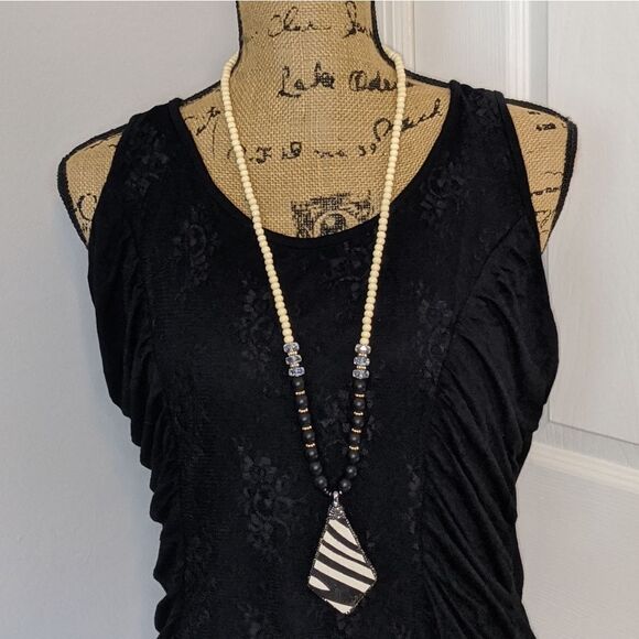 Fabulina zebra necklace - Picture 3 of 4